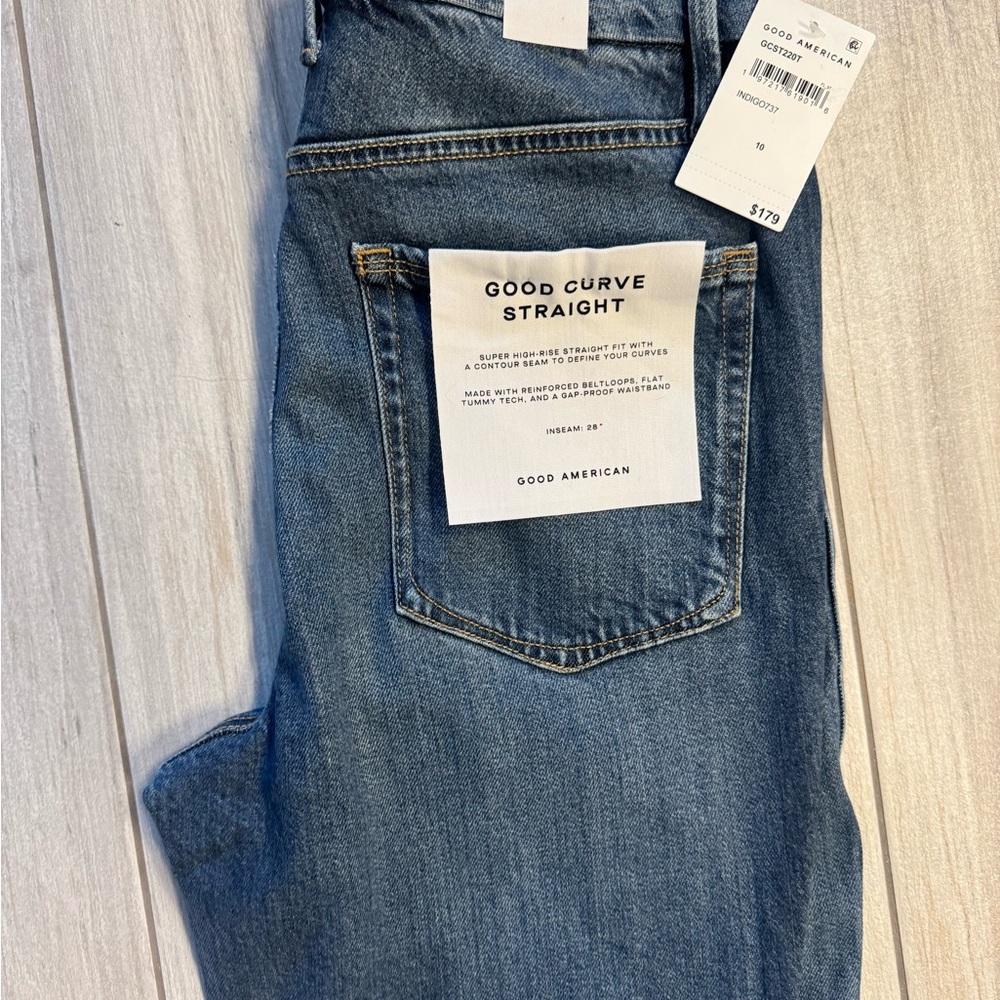 Good American “Good Curve” Straight Leg Jeans in Indigo 737